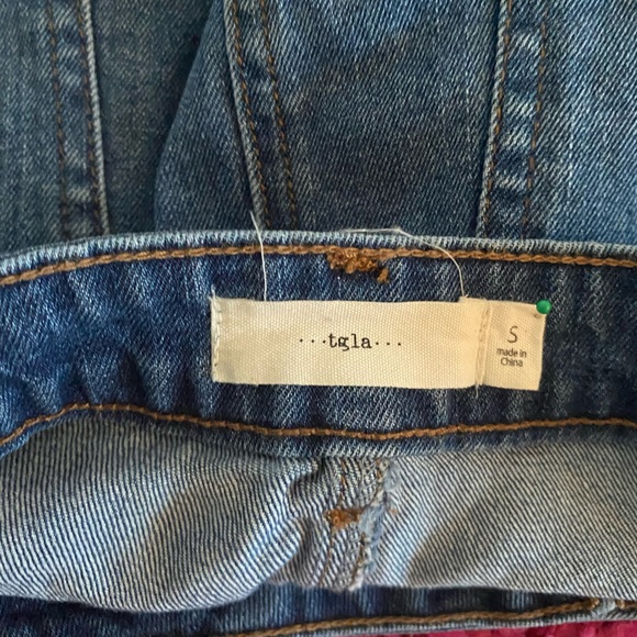 Francesca’s TGLA Distressed Jean Mini Skirt Size Small - Picture 3 of 7